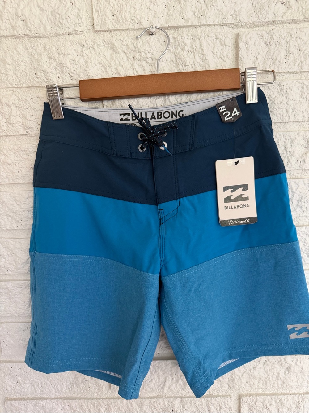 Billabong Boy’s Navy and Teal Colorblock Swim Board Shorts - 8/10